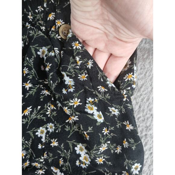 American Eagle Outfitters Shorts Womens Medium Black Floral Stretchy Buttons - Picture 3 of 9
